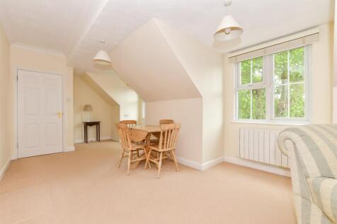 Lounge/Dining Area