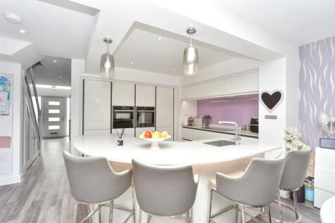 Kitchen/ Breakfast Area