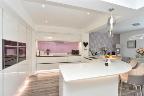 Kitchen/ Breakfast Area