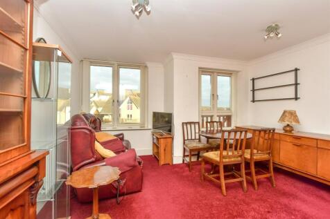 Kitchen/ Living Area