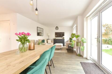 Kitchen/Dining Area