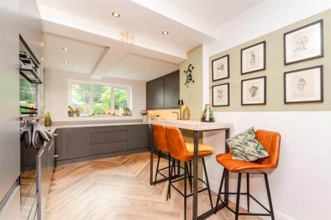 Kitchen/ Breakfast Room