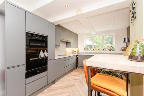 Kitchen/ Breakfast Room