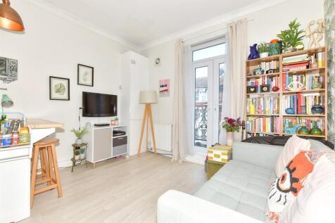 Lounge/ Kitchen