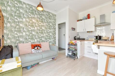 Lounge/ Kitchen