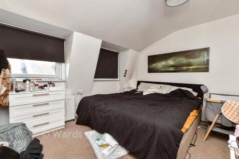 Flat 5 Bedroom 1