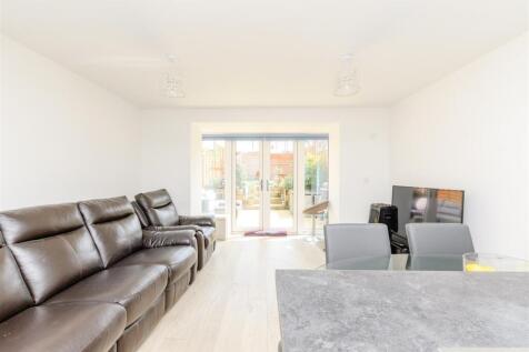 Kitchen/Living Area