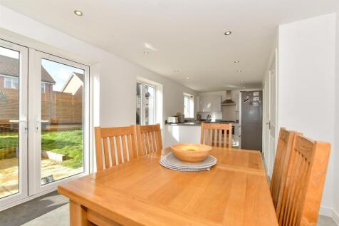 Kitchen/ Dining Area