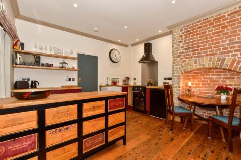 Kitchen/ Living Area