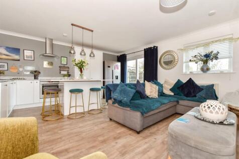 Lounge/ Kitchen