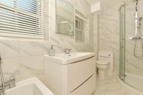 En-Suite Bathroom