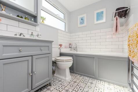 En-Suite Bathroom