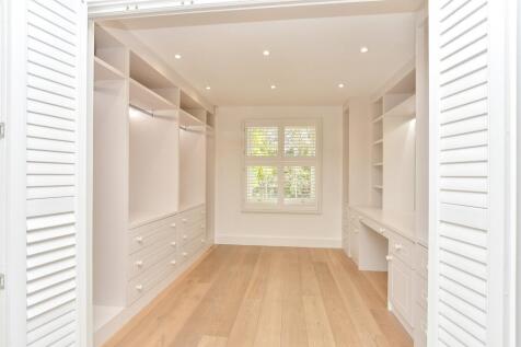 Walk-In Wardrobe
