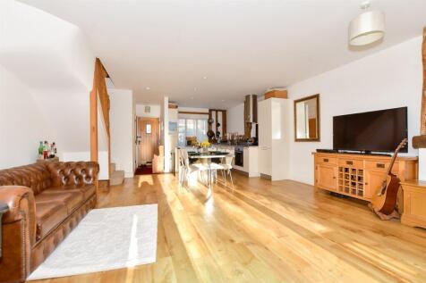 Lounge/ Kitchen