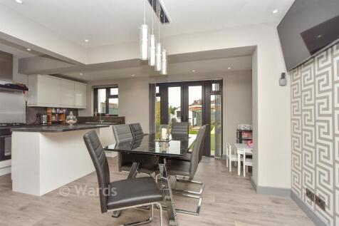 Kitchen/ Dining Area