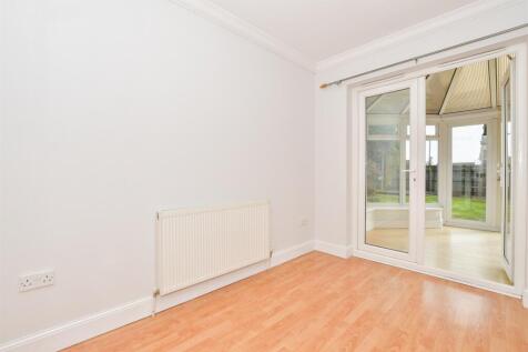 Kitchen/ Dining Area