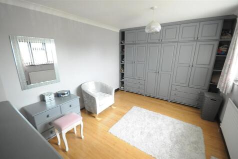 Bed 4 / Dressing Room