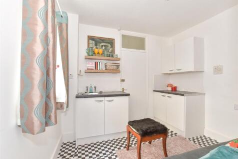 Lounge/ Kitchen