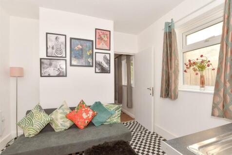 Lounge/ Kitchen