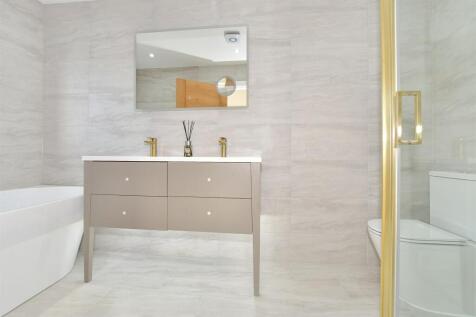 En-Suite Bathroom