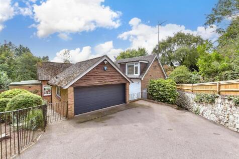 Double Garage &amp; Driveway