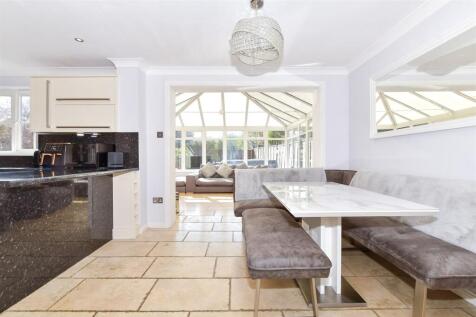 Kitchen/Dining Area