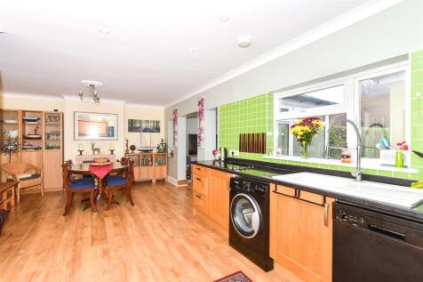 Kitchen/Dining Area
