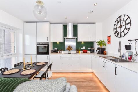 Lounge/Kitchen