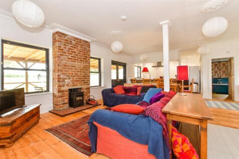 Lounge/ Kitchen