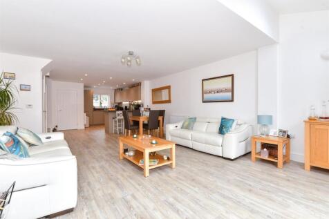 Lounge/Dining Area