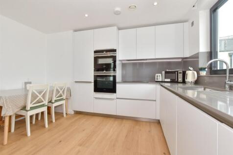 Kitchen/ Lounge/ Diner