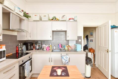 Kitchen / Lounge