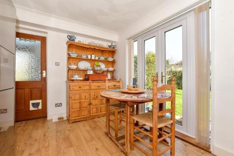 Kitchen/ Breakfast Room