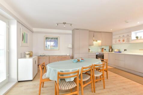 Kitchen/Lounge/ Dining Area