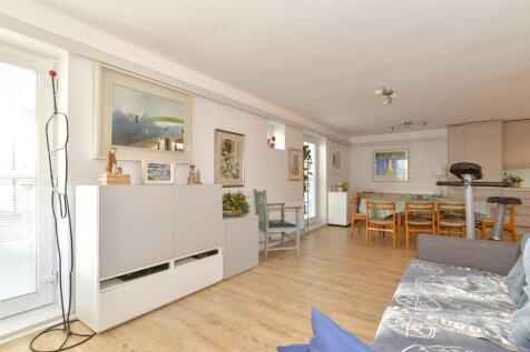 Kitchen/Lounge/ Dining Area