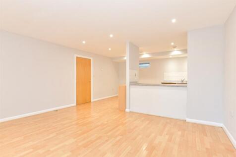 Lounge/Dining Area