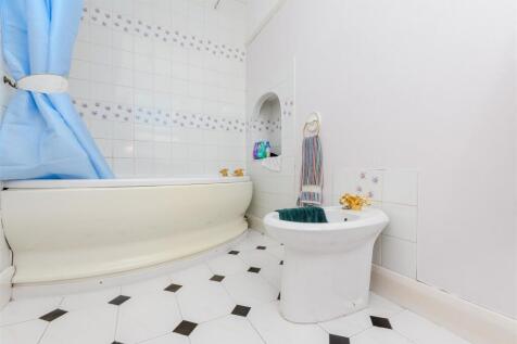 En-Suite Bathroom