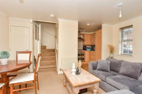 Lounge/ Dining Area