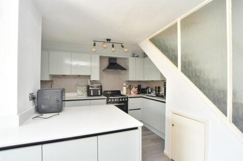Kitchen/ Dining Area