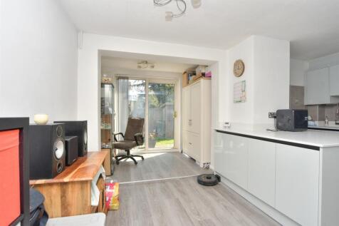 Kitchen/ Dining Area