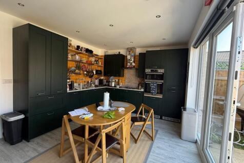 Kitchen/Dining Area