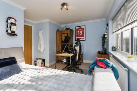 V Bedroom 3