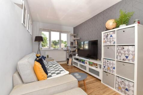 Lounge/Dining Area