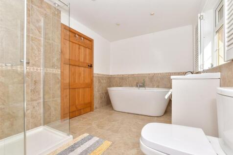 En-Suite Bath &amp; Shower Room
