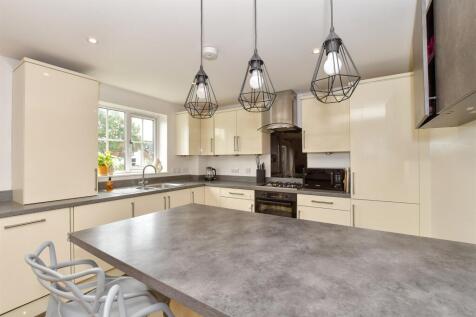 Lounge/ Diner/ Kitchen