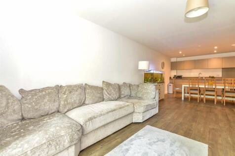 Lounge/ Dining/ Kitchen