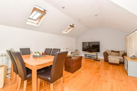 Lounge/ Dining/ Kitchen