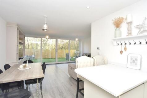 Lounge/ Dining Area