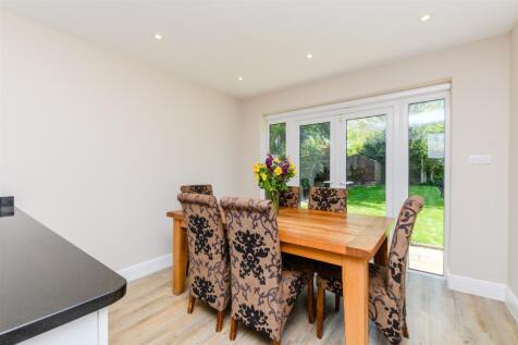 Kitchen/ Breakfast Area