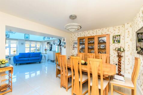 Kitchen/Dining Area